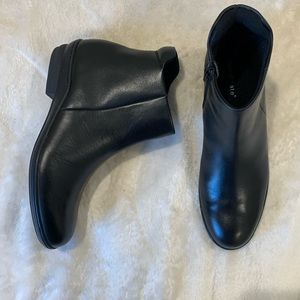 Women’s 9.5 Narrow David Tate Black Boots